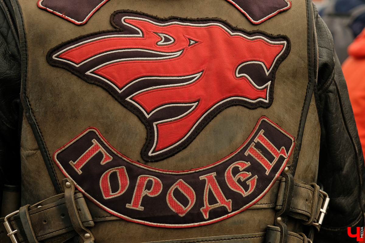 Байкеры со всей страны приехали во Владимир и устроили соревнования. Подробности - в нашем репортаже