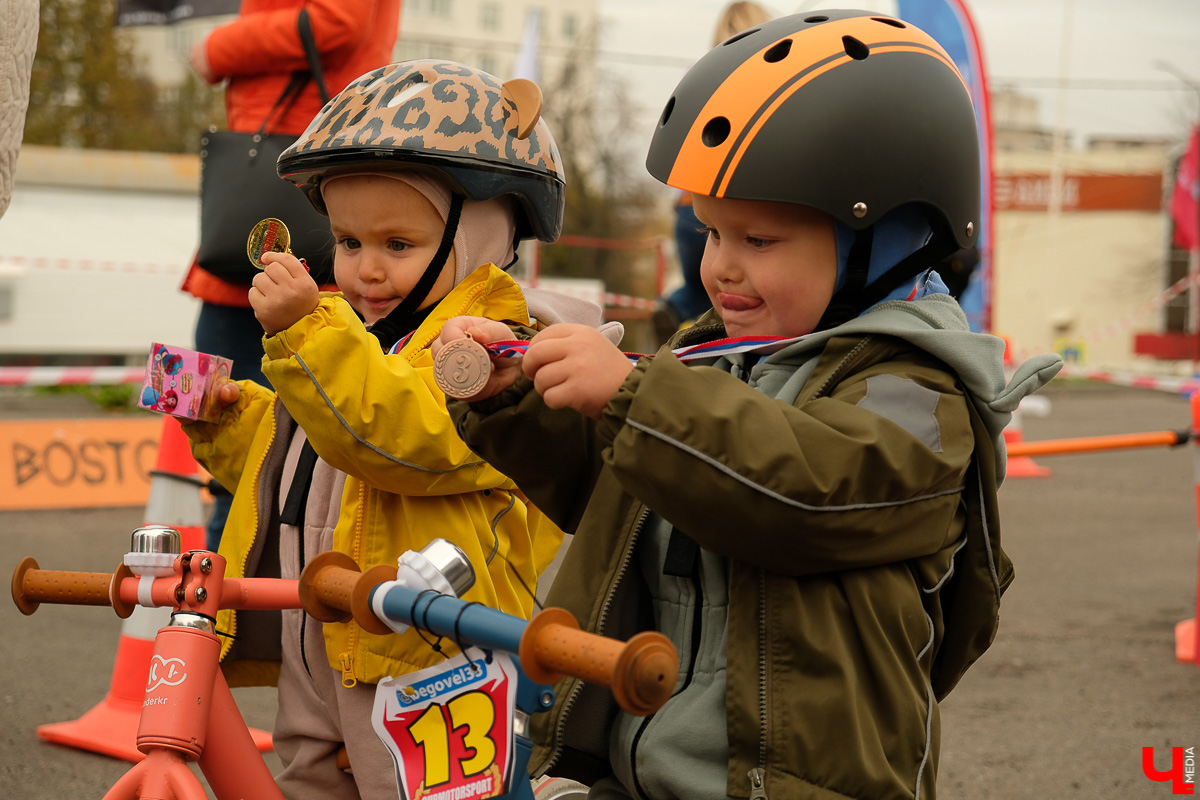 Байкеры со всей страны приехали во Владимир и устроили соревнования. Подробности - в нашем репортаже