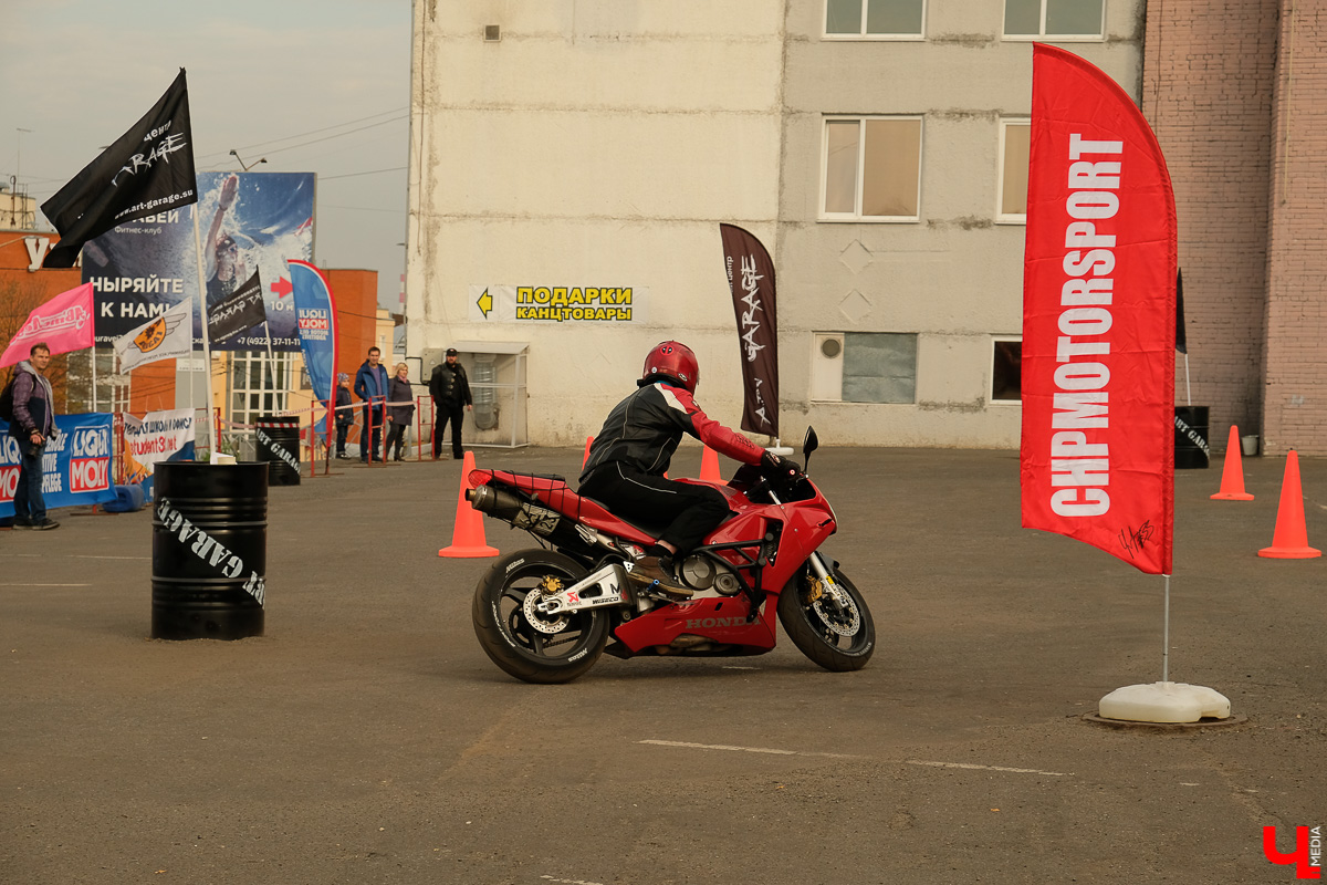 Байкеры со всей страны приехали во Владимир и устроили соревнования. Подробности - в нашем репортаже