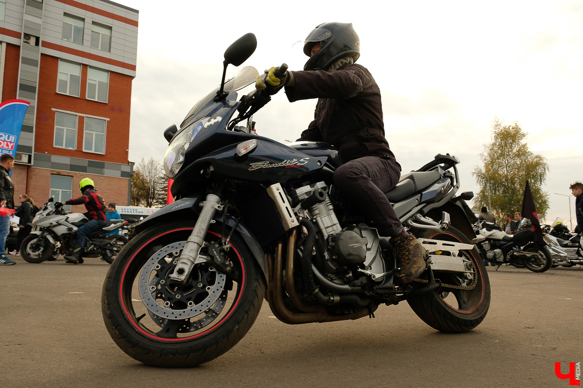 Байкеры со всей страны приехали во Владимир и устроили соревнования. Подробности - в нашем репортаже