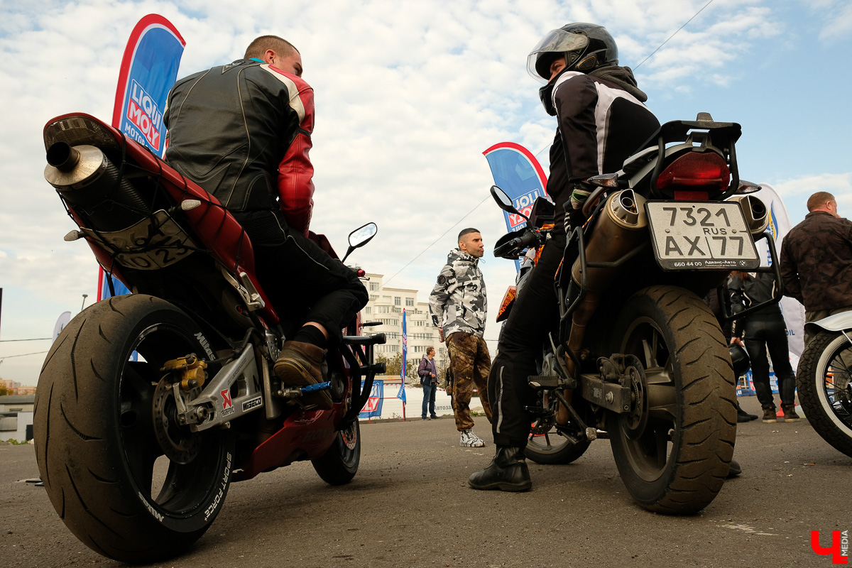 Байкеры со всей страны приехали во Владимир и устроили соревнования. Подробности - в нашем репортаже