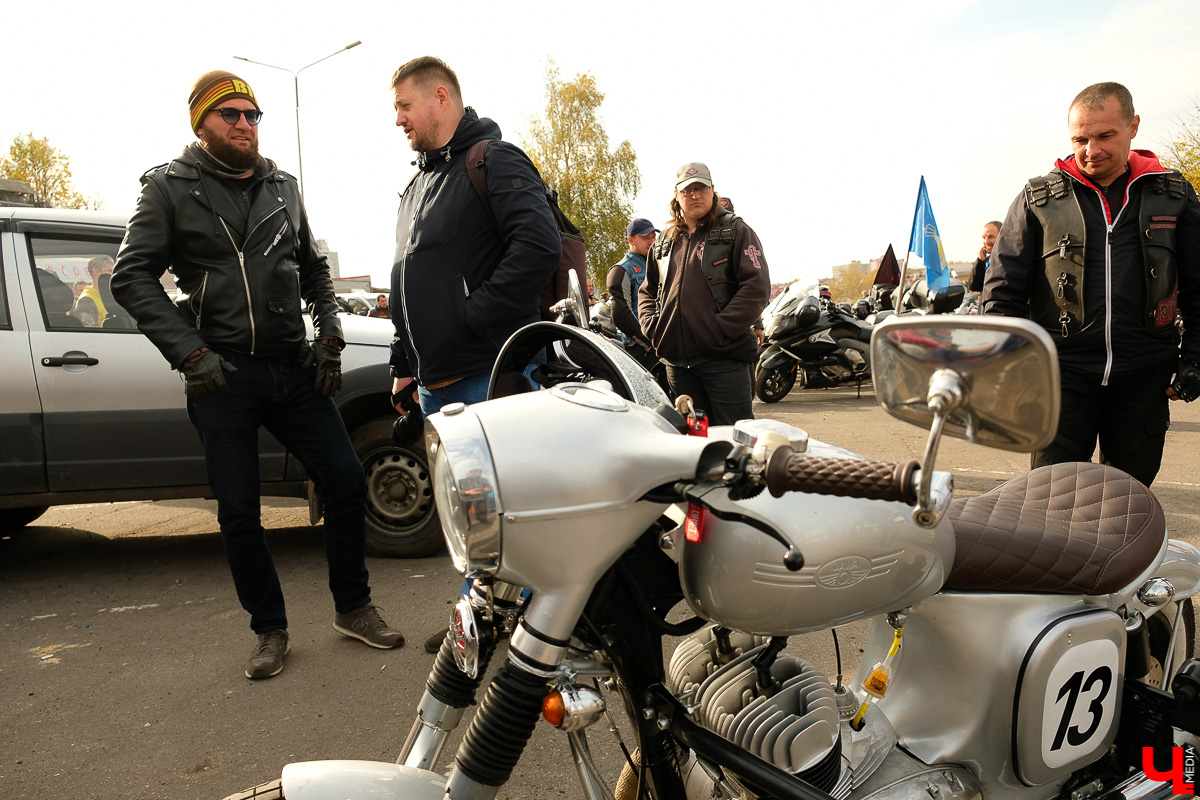 Байкеры со всей страны приехали во Владимир и устроили соревнования. Подробности - в нашем репортаже