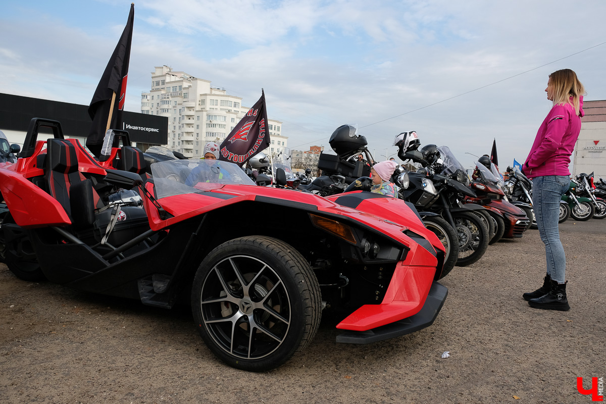 Байкеры со всей страны приехали во Владимир и устроили соревнования. Подробности - в нашем репортаже