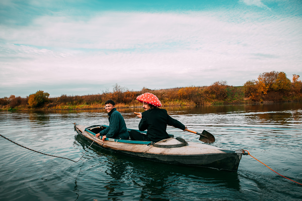 Не каждый город может похвастаться таким движем, как село Фомиха, где на днях открылся (!) «Сельский театр драмы и комедии»