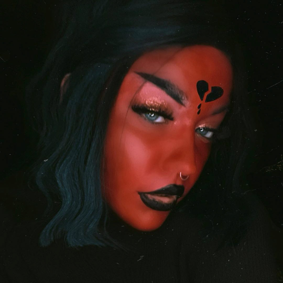 Как школьная любовь к эпатажным стрелкам доросла до Insta-макияжей и почему владимирцы негативно реагируют на мэйкап-тренды