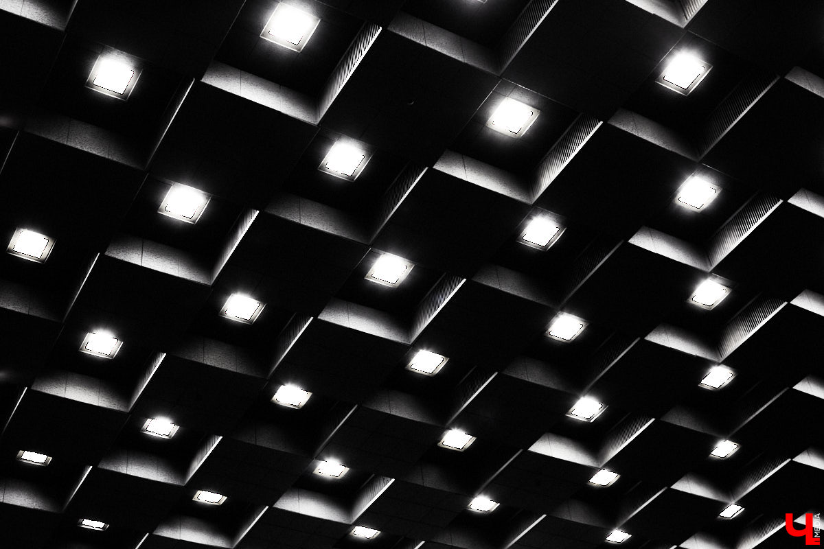 Art Hall постепенно превращается в современную мультимедийную площадку. Ремонт там кипит вовсю. И уже есть значительные результаты. Мы первыми взглянули на абсолютно новые зоны концертного зала с приставкой VIP