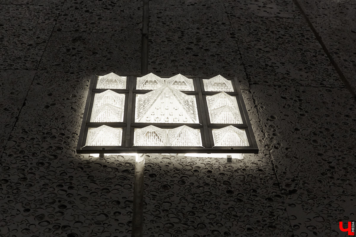 Art Hall постепенно превращается в современную мультимедийную площадку. Ремонт там кипит вовсю. И уже есть значительные результаты. Мы первыми взглянули на абсолютно новые зоны концертного зала с приставкой VIP