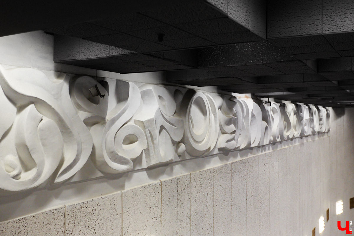 Art Hall постепенно превращается в современную мультимедийную площадку. Ремонт там кипит вовсю. И уже есть значительные результаты. Мы первыми взглянули на абсолютно новые зоны концертного зала с приставкой VIP