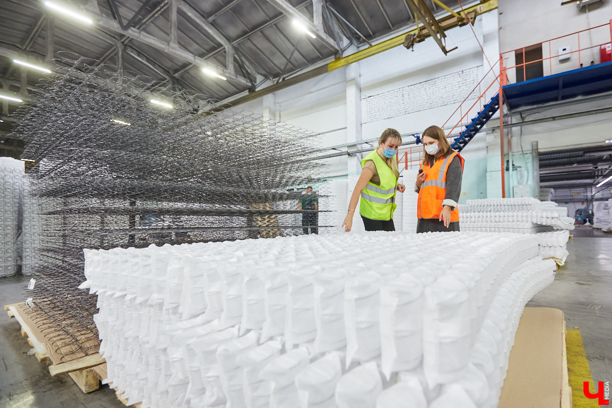 Смотрим, как создаются матрасы на крупнейшей в России фабрике, узнаем все про гаджеты для здорового сна и выясняем, на чем спит Стас Михайлов