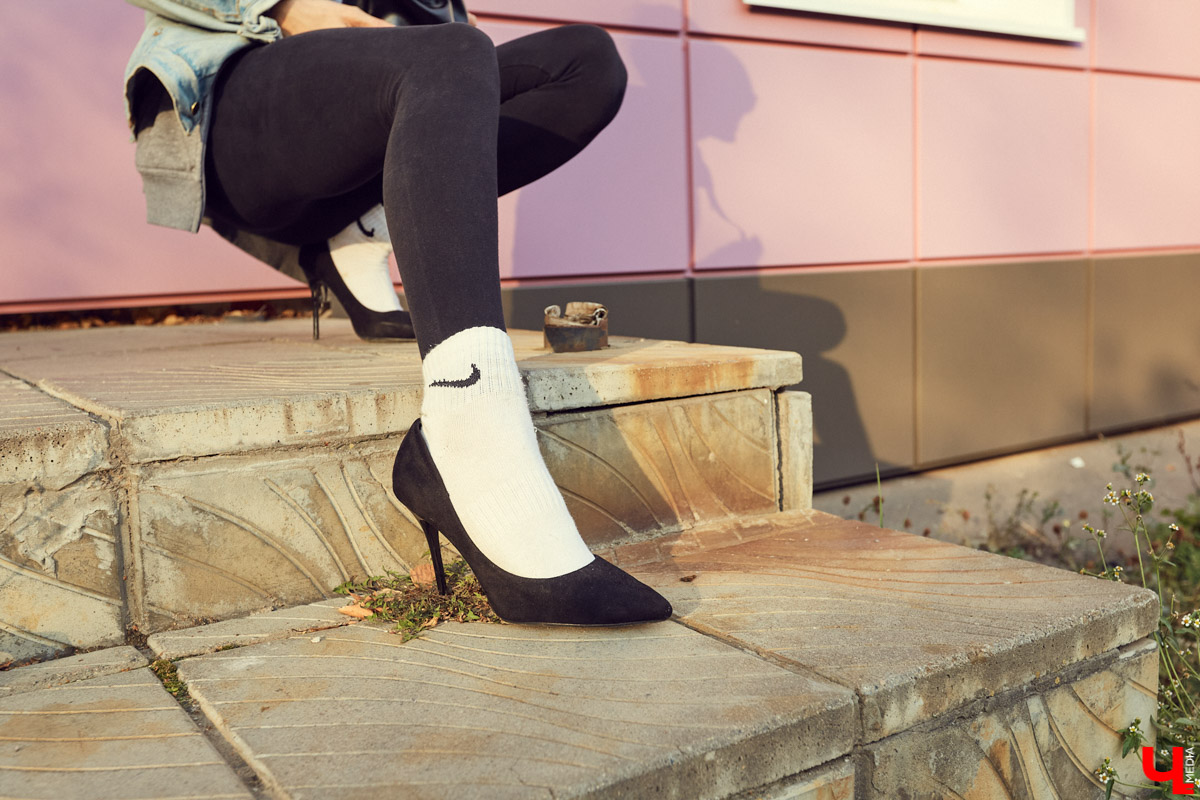 Доброе с каждым днем становится более розовым и утепленным. Какие ассоциации у нас вызывает происходящее с эстетической точки зрения — отразили в арт-провокации, размышляющей на тему урбанистики