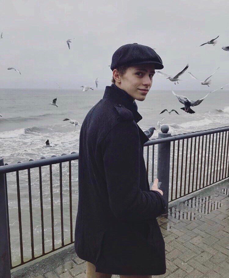 От рандомных фото с фильтрами «Инстаграма» до концептуальных и продуманных профилей. Узнали у горожан, как менялись их странички, за что они любят эту соцсеть и почему выделяют ее среди других площадок