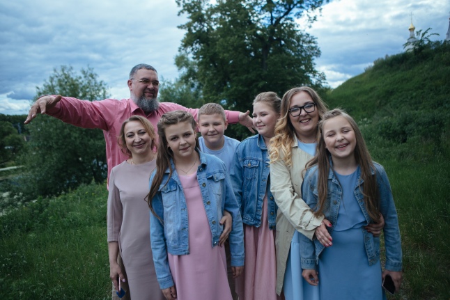 Алексей Сорокин - отец пятерых детей, который вызвался откровенно высказаться о современном образовании