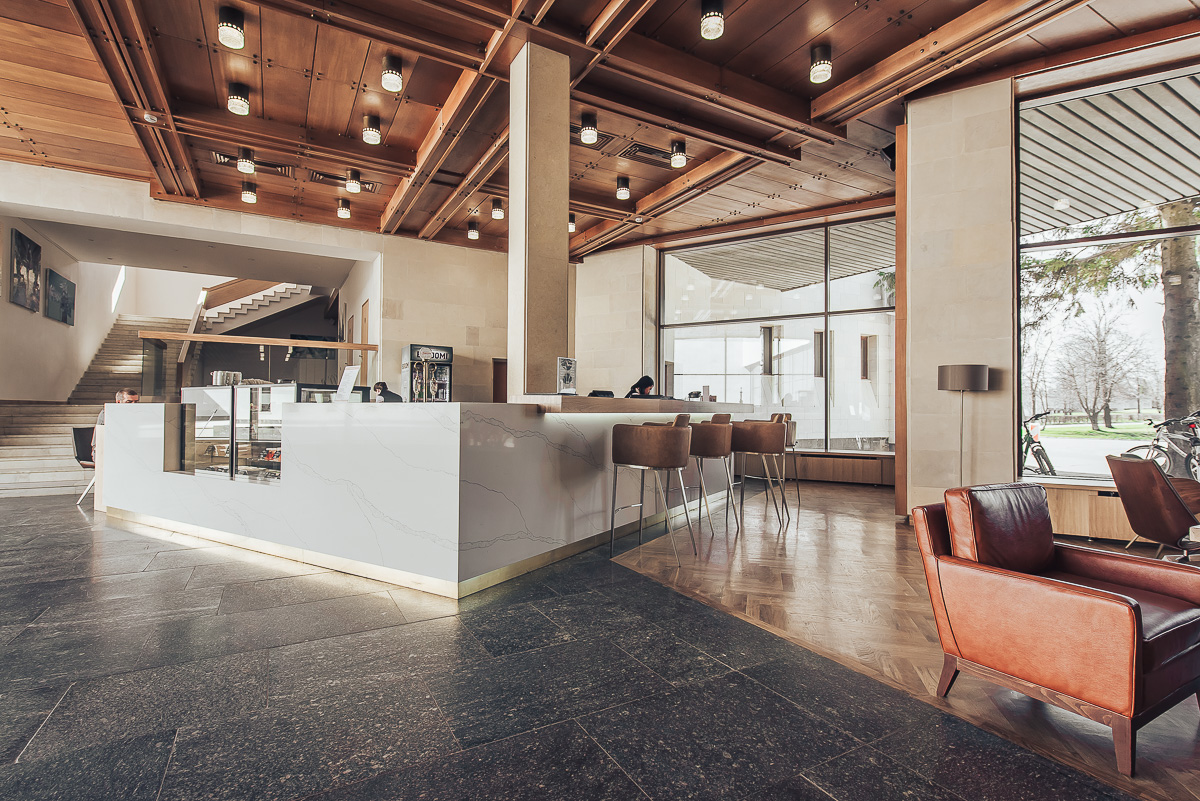 Как изменился туристический комплекс, построенный в стиле советского конструктивизма, после реновации, и почему его выделяет архитектурное сообщество — в нашем материале