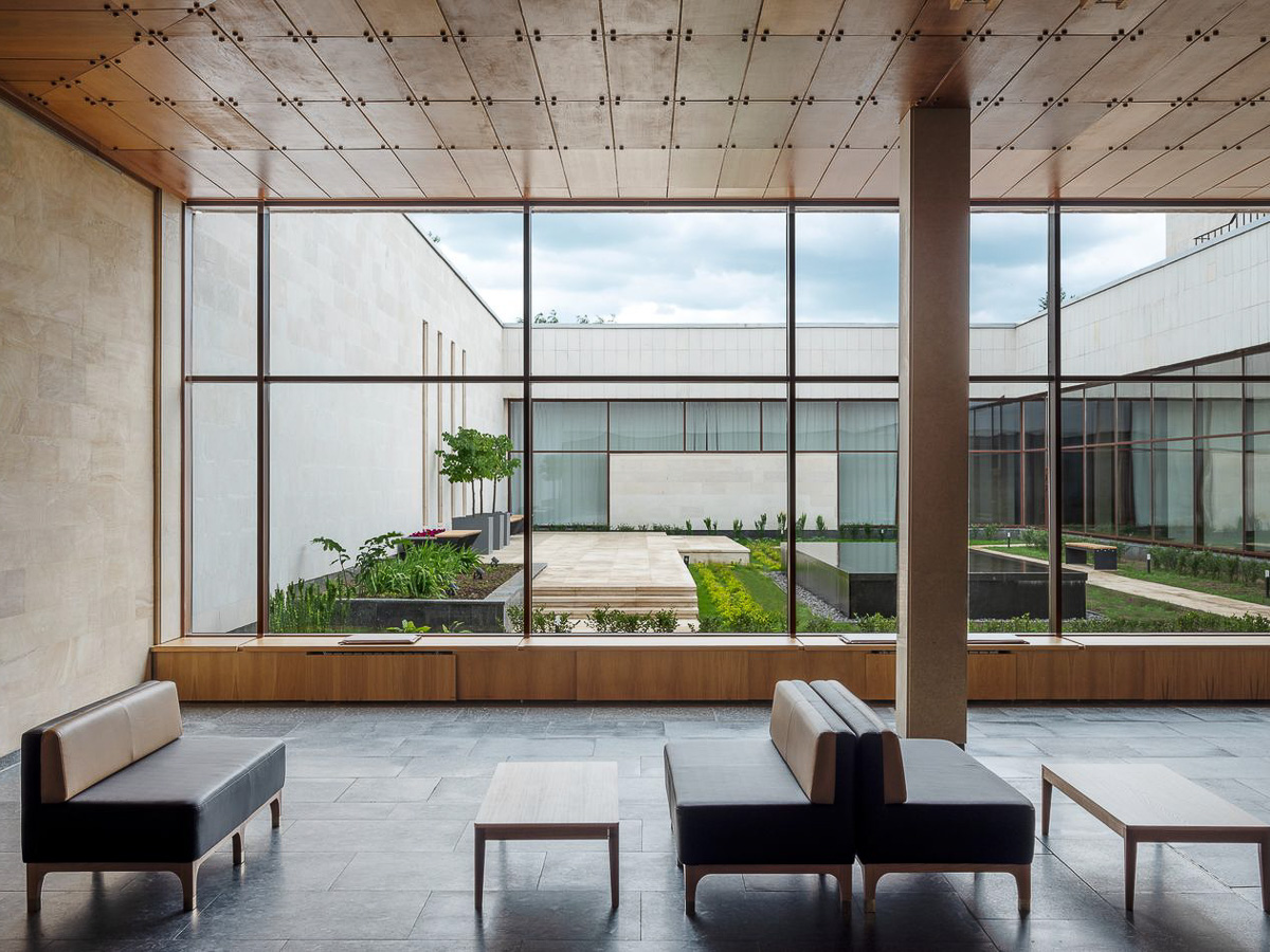 Как изменился туристический комплекс, построенный в стиле советского конструктивизма, после реновации, и почему его выделяет архитектурное сообщество — в нашем материале