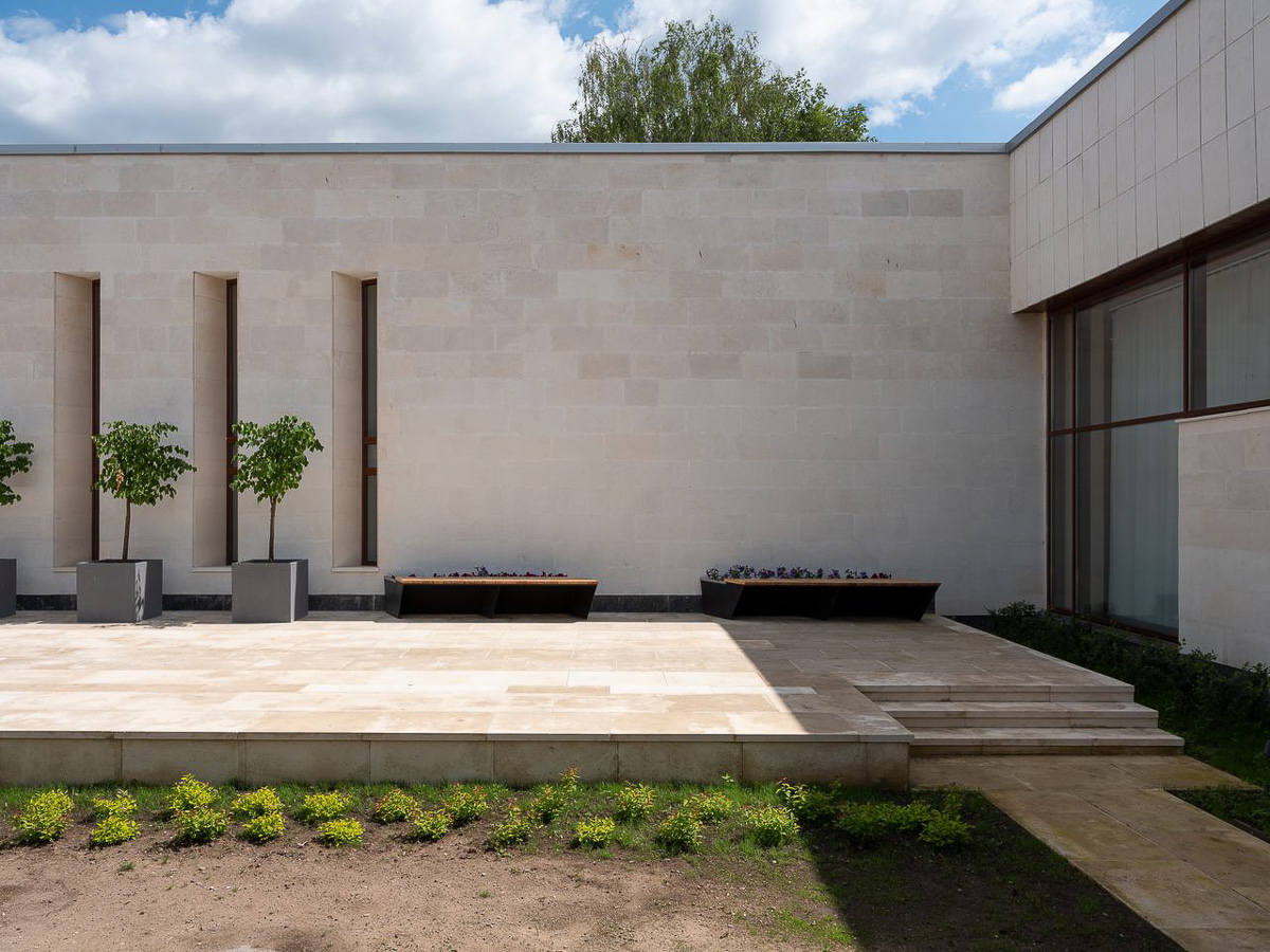 Как изменился туристический комплекс, построенный в стиле советского конструктивизма, после реновации, и почему его выделяет архитектурное сообщество — в нашем материале