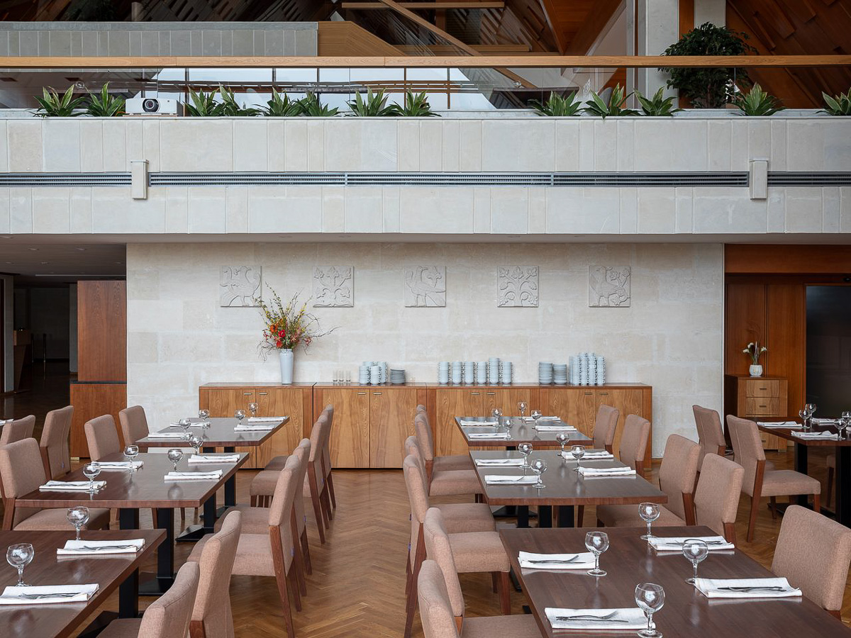 Как изменился туристический комплекс, построенный в стиле советского конструктивизма, после реновации, и почему его выделяет архитектурное сообщество — в нашем материале