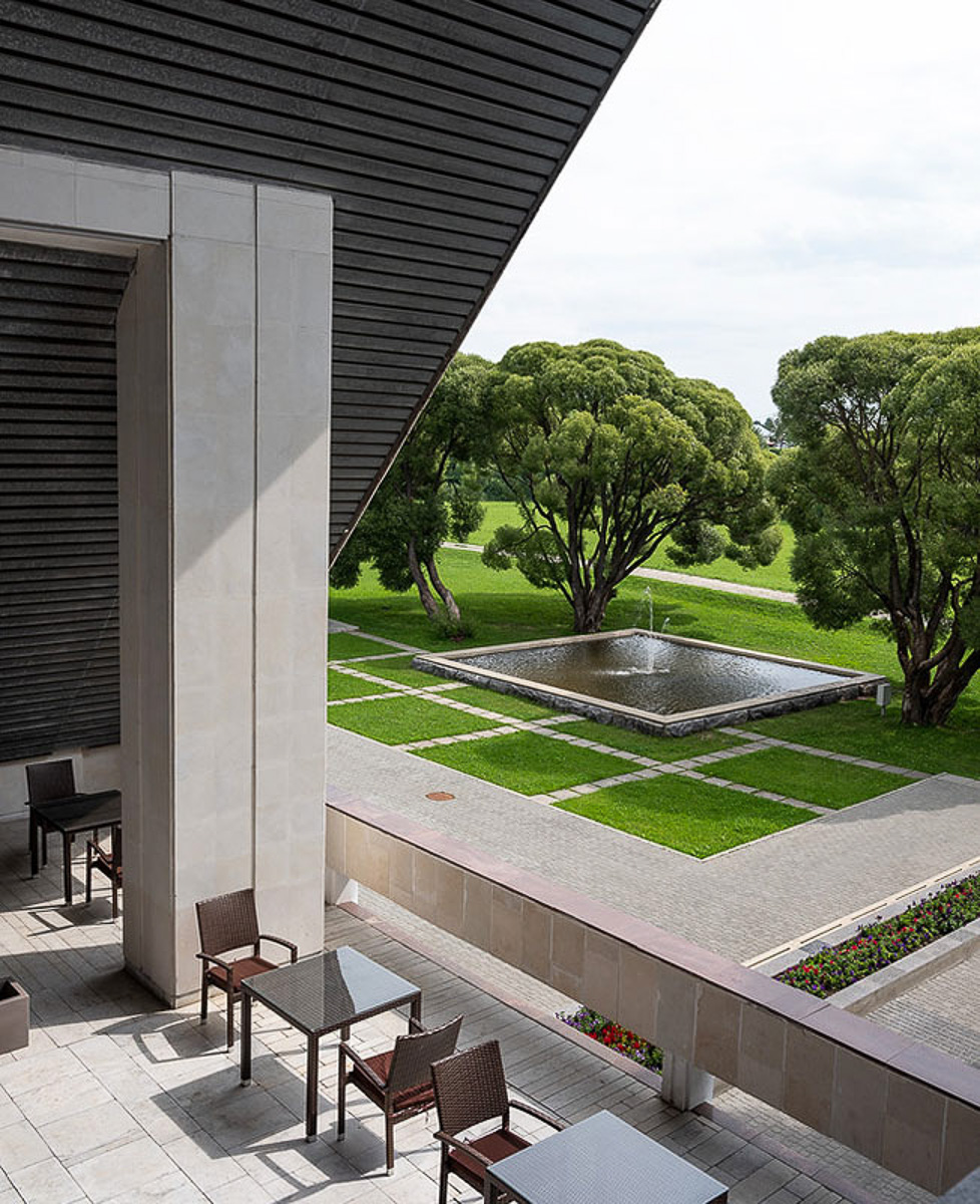 Как изменился туристический комплекс, построенный в стиле советского конструктивизма, после реновации, и почему его выделяет архитектурное сообщество — в нашем материале