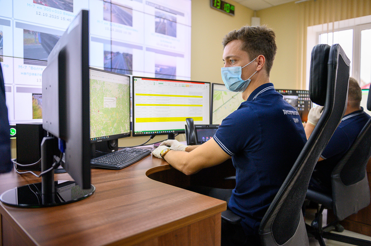 Во Владимире все никак не закроется череда дорожных работ. А на федеральной трассе М7 вовсю готовятся к зиме