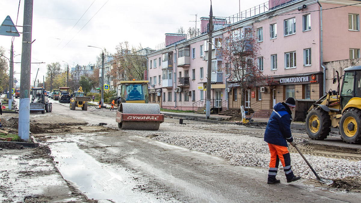 Во Владимире все никак не закроется череда дорожных работ. А на федеральной трассе М7 вовсю готовятся к зиме