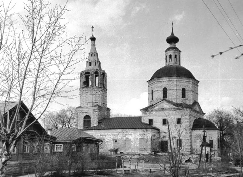 Красное село стало частью Владимира в 50-х годах XX века. Сегодня на память о былом осталась лишь одна улица. Но история места удивительная