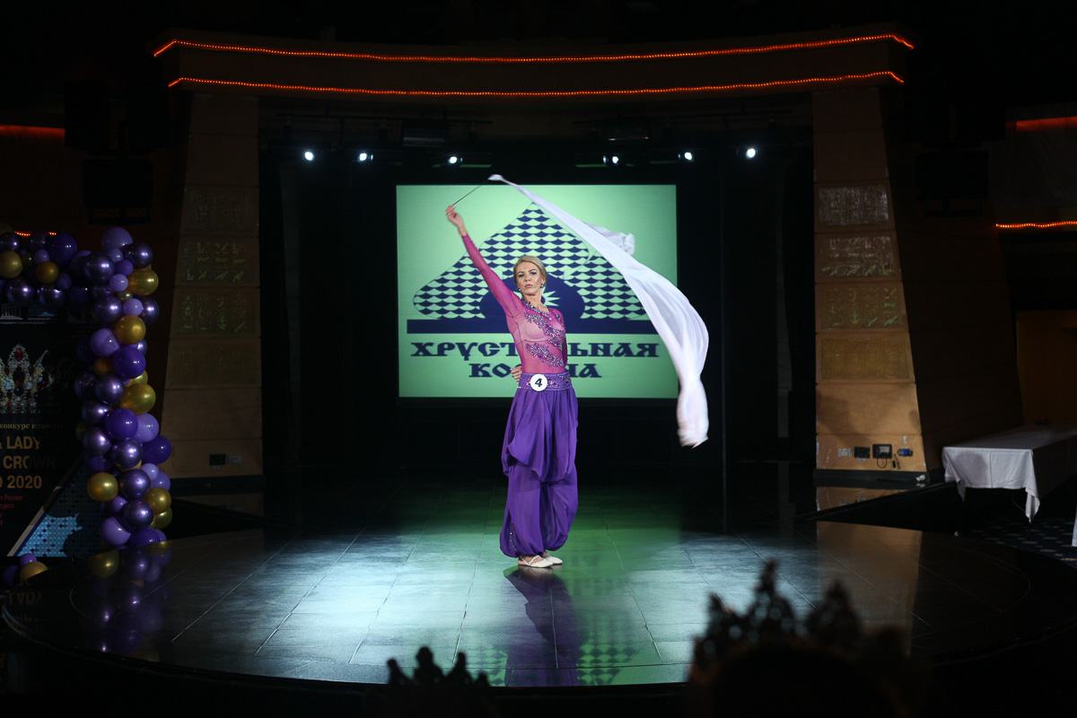 Финалистки проектов «Мисс» и «Миссис Владимирская земля» взяли призы на конкурсе «Хрустальная корона Мира-2020»