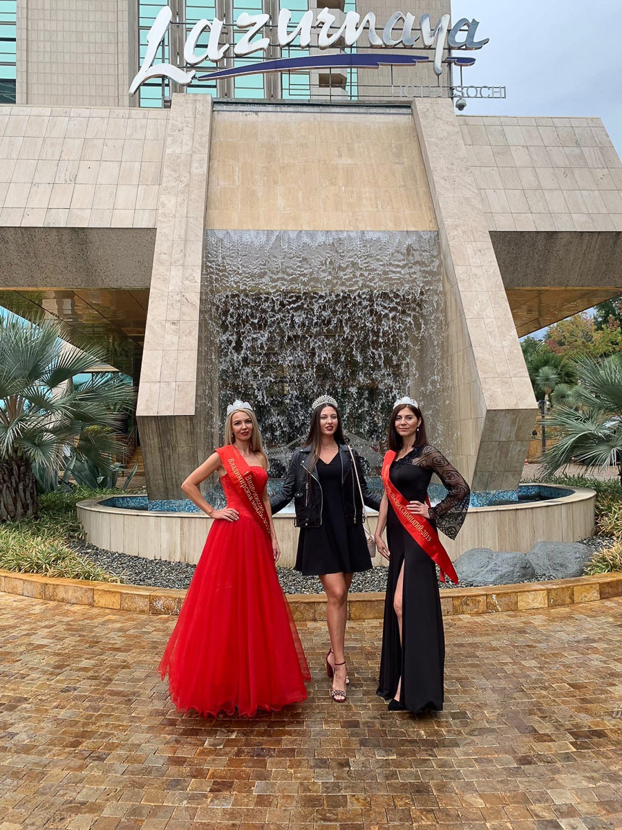 Финалистки проектов «Мисс» и «Миссис Владимирская земля» взяли призы на конкурсе «Хрустальная корона Мира-2020»