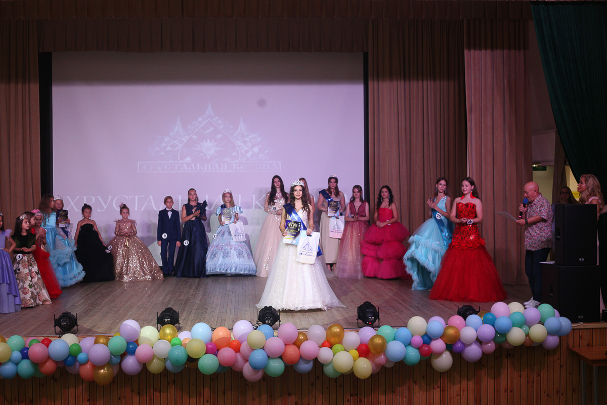 Финалистки проектов «Мисс» и «Миссис Владимирская земля» взяли призы на конкурсе «Хрустальная корона Мира-2020»