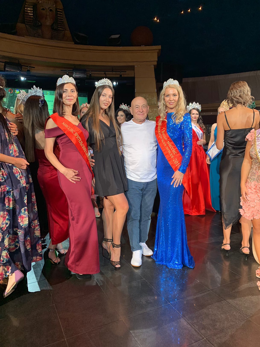 Финалистки проектов «Мисс» и «Миссис Владимирская земля» взяли призы на конкурсе «Хрустальная корона Мира-2020»