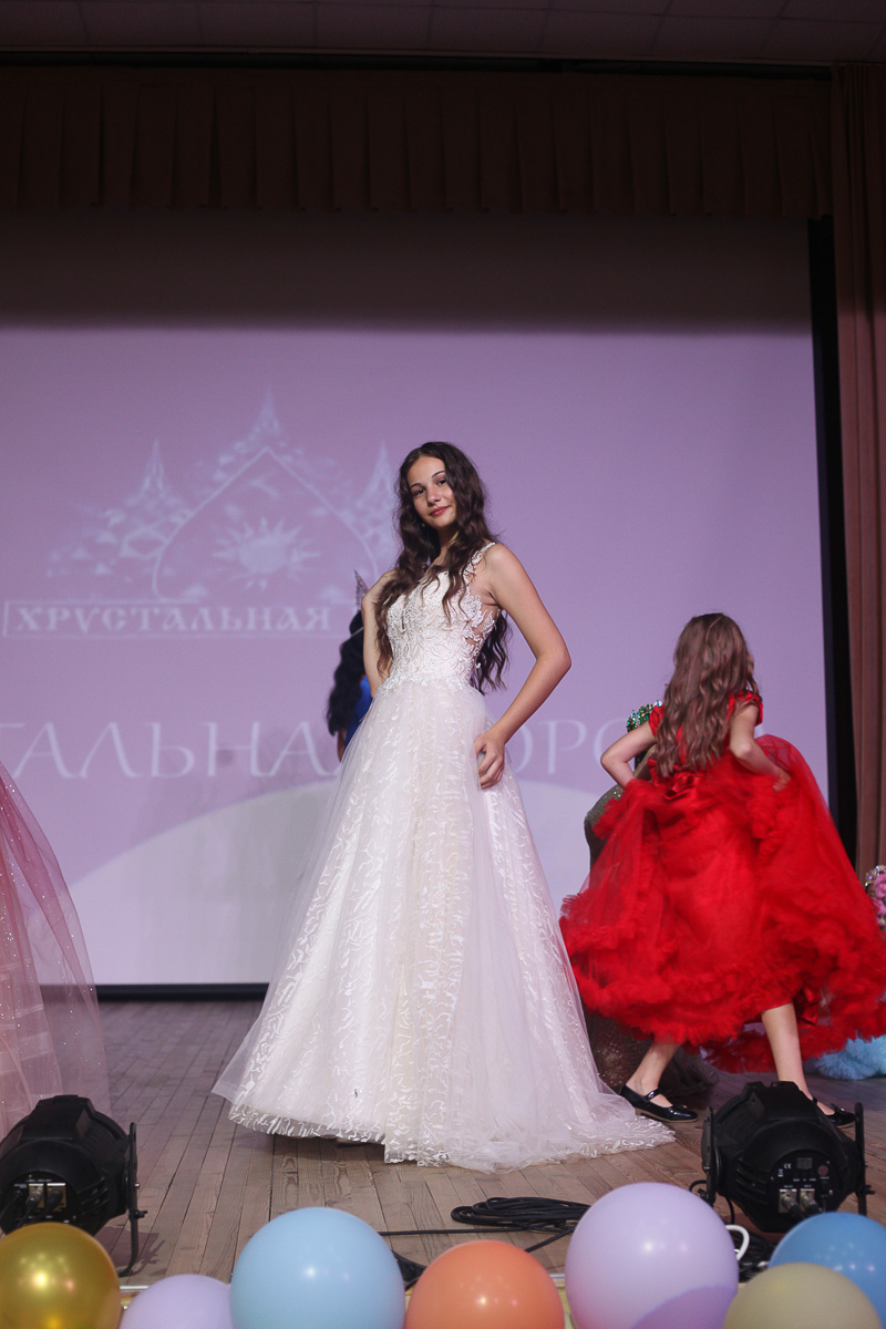 Финалистки проектов «Мисс» и «Миссис Владимирская земля» взяли призы на конкурсе «Хрустальная корона Мира-2020»