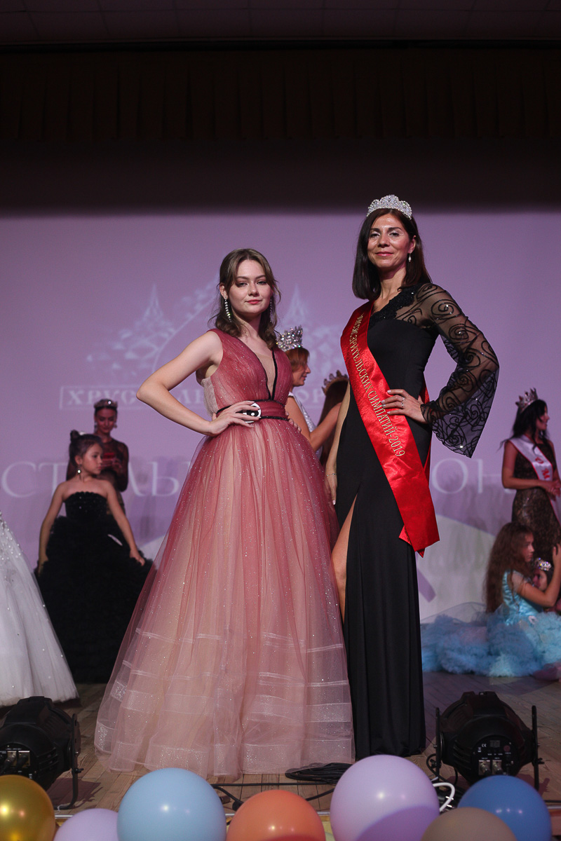 Финалистки проектов «Мисс» и «Миссис Владимирская земля» взяли призы на конкурсе «Хрустальная корона Мира-2020»