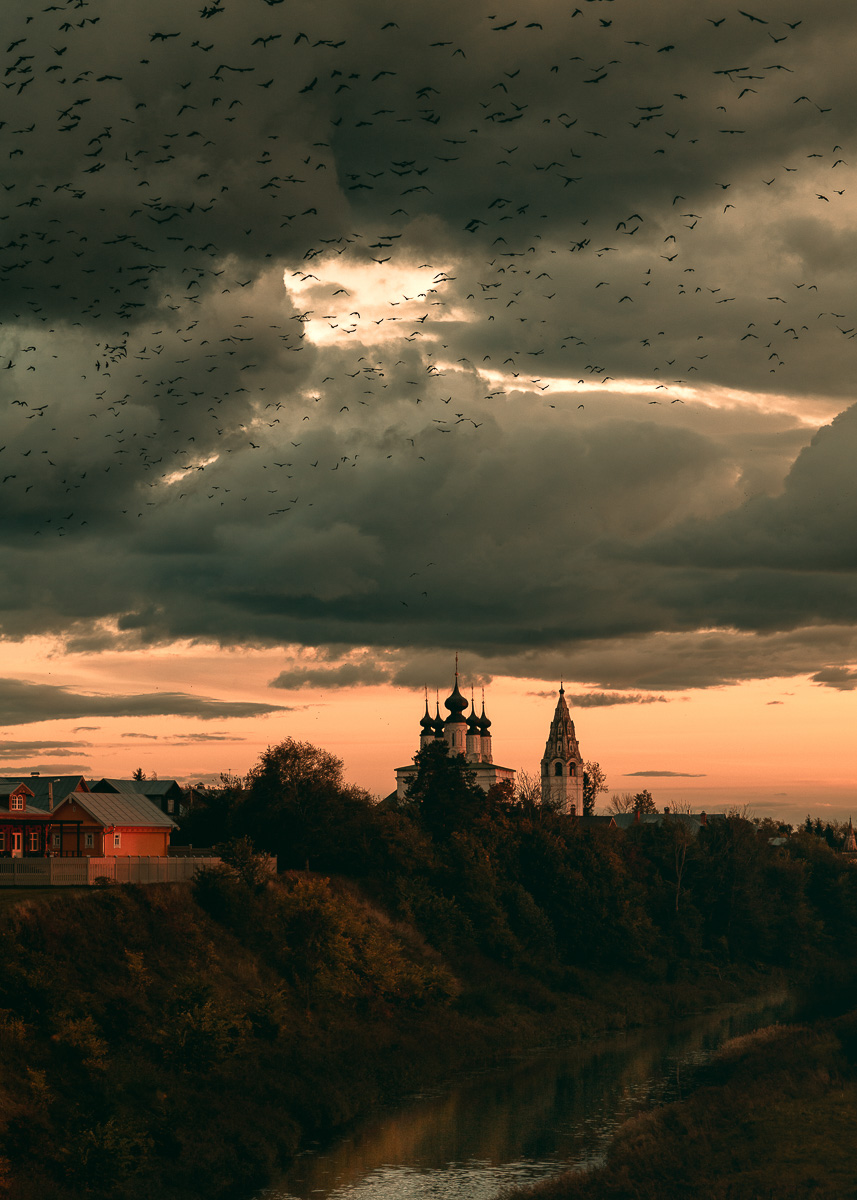 По-русски он не говорит, только по-английски и по-французски. Хотя к чему слова, если под рукой всегда камера? Виктор Балагер поделился с нами своими фотовпечатлениями о Суздале