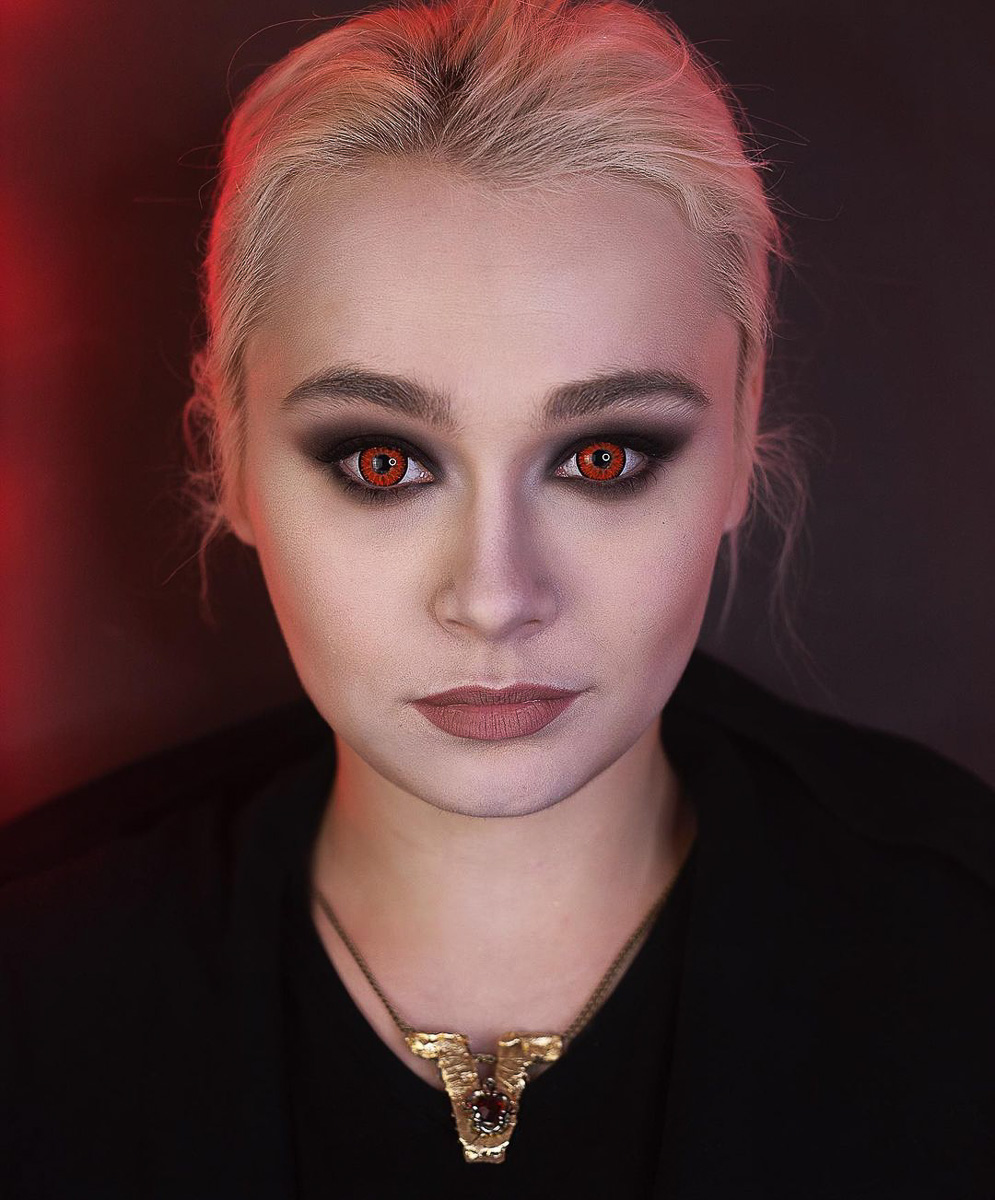 Елизавета Иода - блогер, которая на фото и видео преображается в диснеевских принцесс, сказочных персонажей и героев фильмов. Теперь девушка - героиня рекламной кампании TikTok