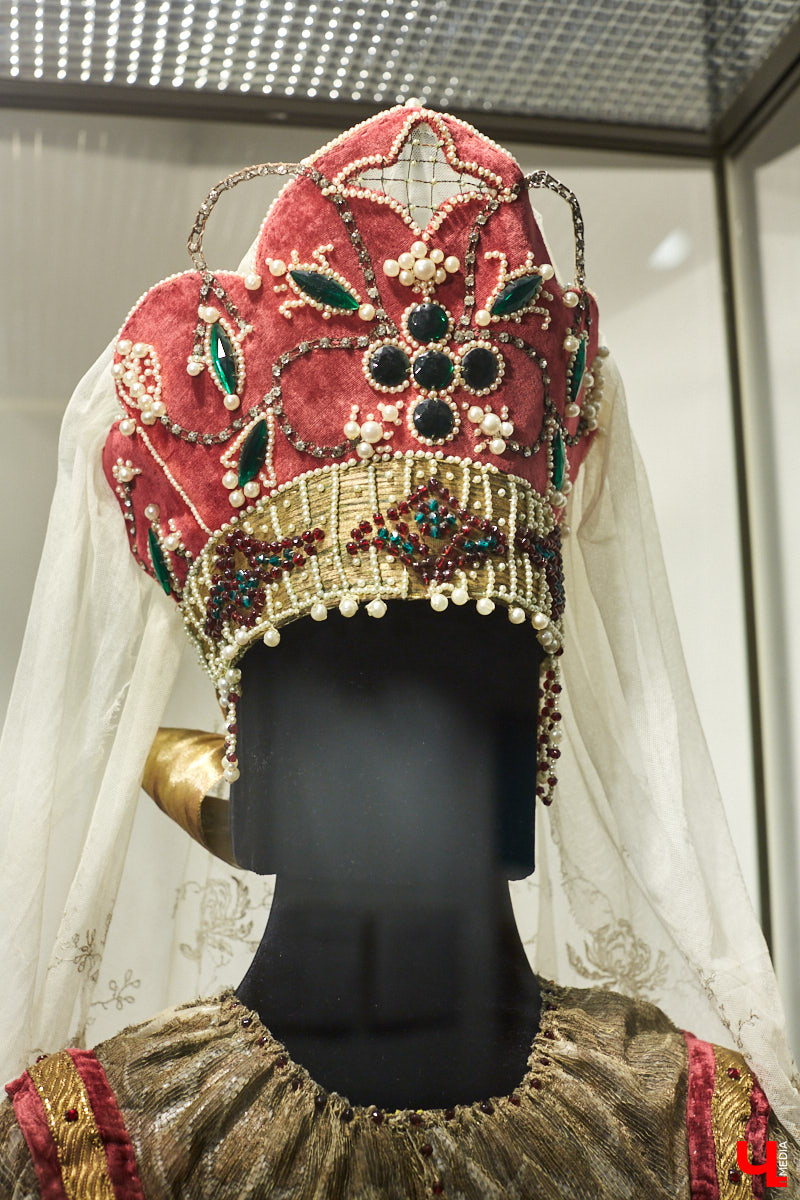 Во Владимире открылась выставка «Пыль чужих дорог», посвященная эмиграции. Мы выбрали несколько историй, связанных с женщинами, которые смогли прославиться за границей