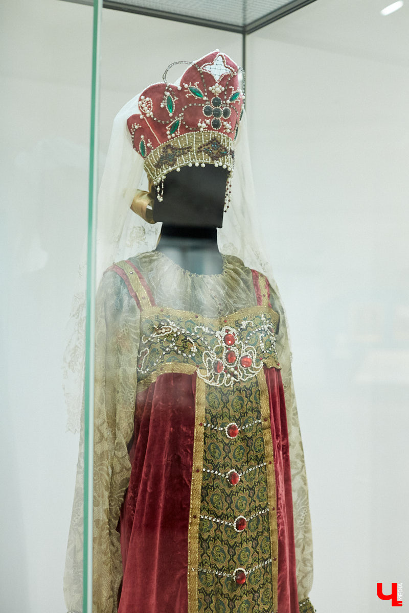 Во Владимире открылась выставка «Пыль чужих дорог», посвященная эмиграции. Мы выбрали несколько историй, связанных с женщинами, которые смогли прославиться за границей