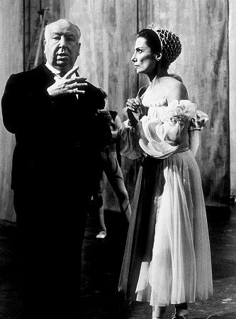 Во Владимире открылась выставка «Пыль чужих дорог», посвященная эмиграции. Мы выбрали несколько историй, связанных с женщинами, которые смогли прославиться за границей