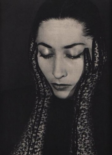 Во Владимире открылась выставка «Пыль чужих дорог», посвященная эмиграции. Мы выбрали несколько историй, связанных с женщинами, которые смогли прославиться за границей