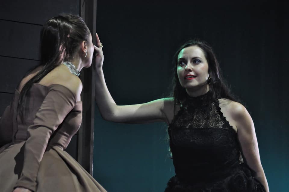 Как держится драмтеатр после случившегося летом, когда труппа сможет вернуться на родную сцену и хватит ли 400 млн на восстановление здания - узнали у режиссера Владимира Кузнецова