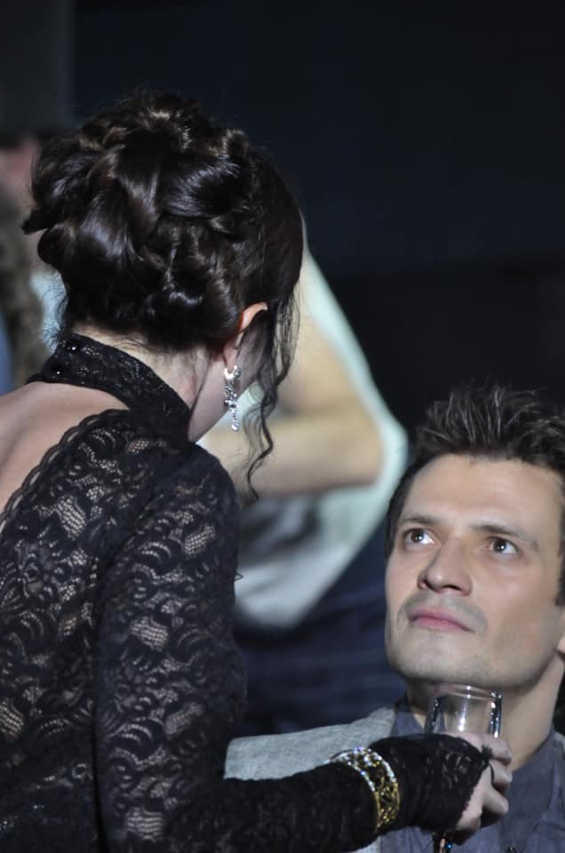 Как держится драмтеатр после случившегося летом, когда труппа сможет вернуться на родную сцену и хватит ли 400 млн на восстановление здания - узнали у режиссера Владимира Кузнецова