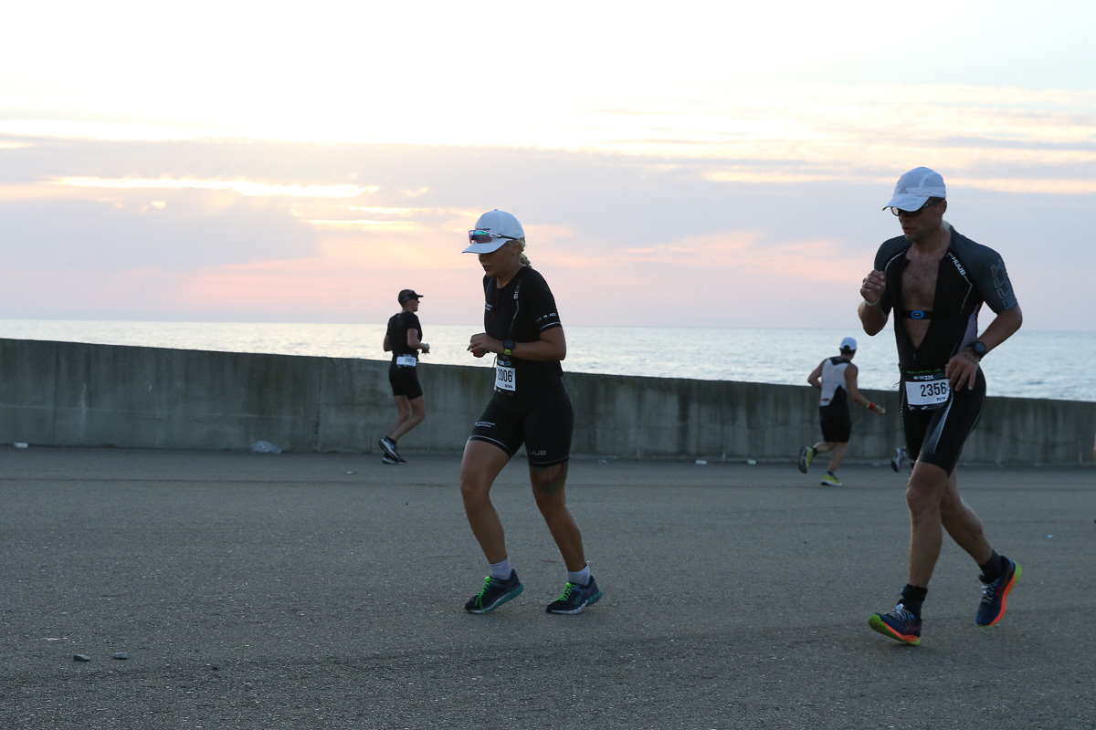 Красивая, молодая и, на первый взгляд, хрупкая Нина Щемелёва оказалась девушкой с железной волей, ведь она стала серебряным призером на соревнованиях Ironstar. Ее результат — 13 часов и 7 минут!