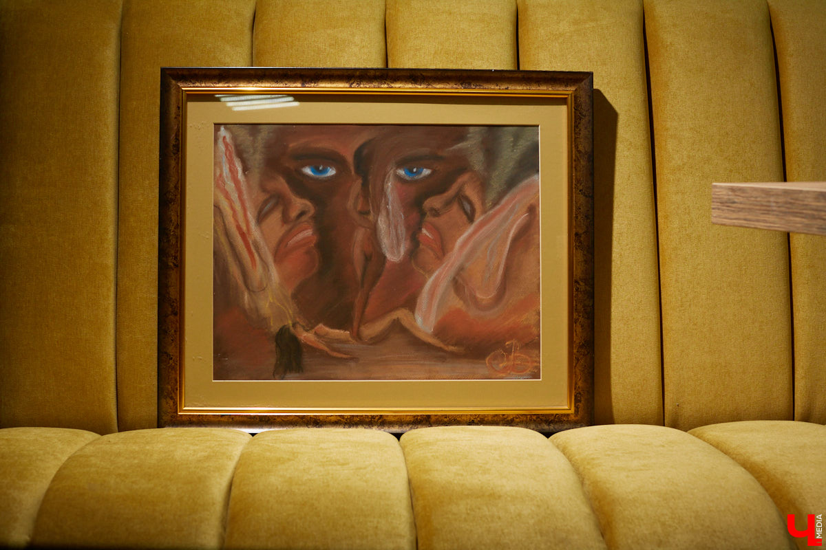 Хобби владимирского шеф-повара Сергея Лапочкина - творить картины в собственном необычном стиле emotion. В чем философия образов и концептуальность сюжетов, автор рассказал «Ключ-Медиа»