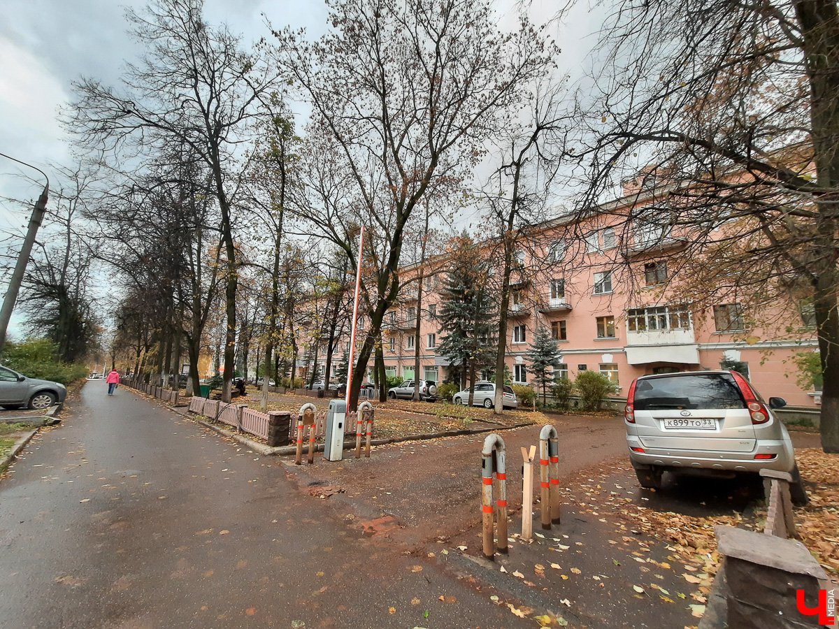 Прогулялись по улицам в центре Владимира. Большие и Малые Ременники помнят еще нашествие Батыя, поэтому есть что о них рассказать