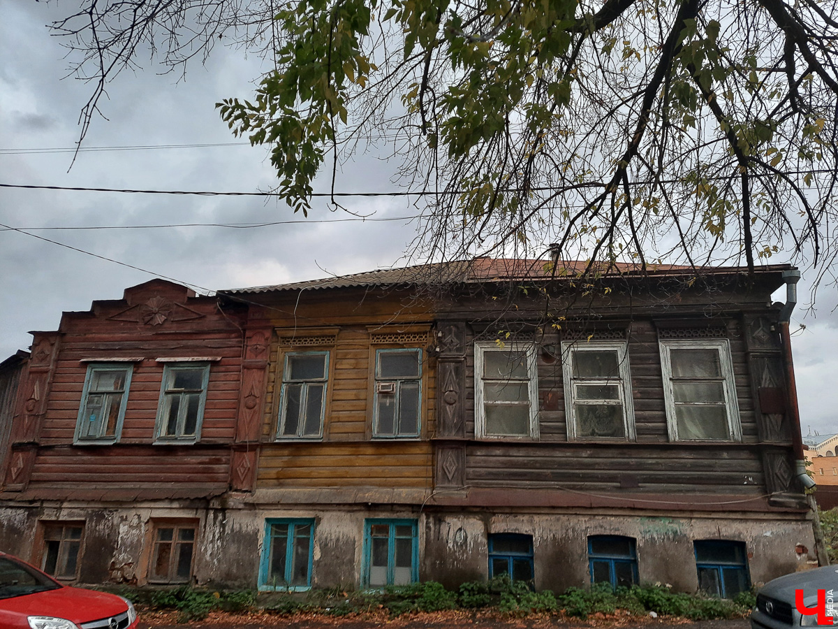 Прогулялись по улицам в центре Владимира. Большие и Малые Ременники помнят еще нашествие Батыя, поэтому есть что о них рассказать