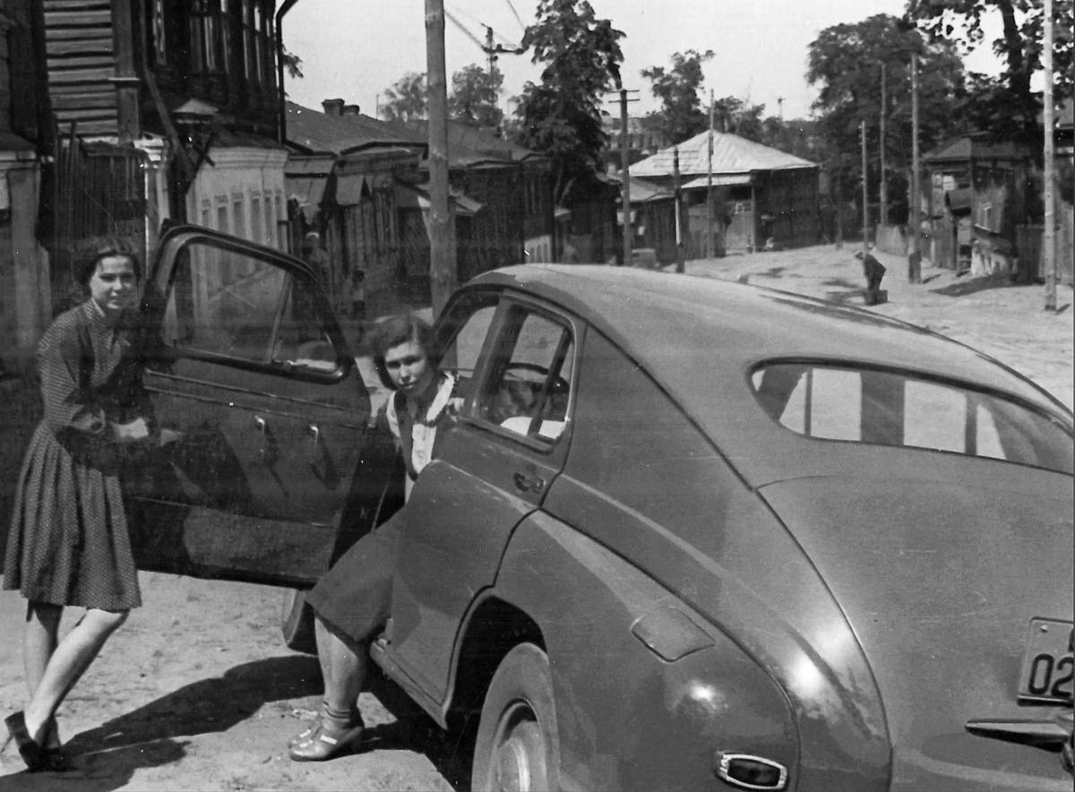 Прогулялись по улицам в центре Владимира. Большие и Малые Ременники помнят еще нашествие Батыя, поэтому есть что о них рассказать