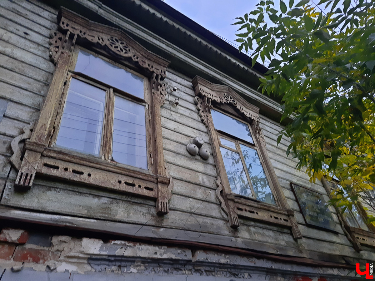 Прогулялись по улицам в центре Владимира. Большие и Малые Ременники помнят еще нашествие Батыя, поэтому есть что о них рассказать