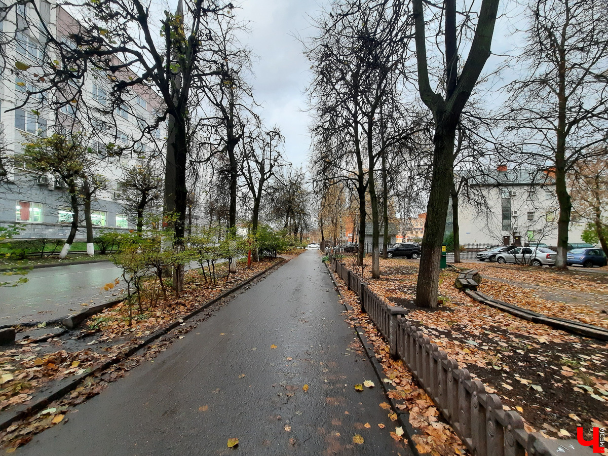 Прогулялись по улицам в центре Владимира. Большие и Малые Ременники помнят еще нашествие Батыя, поэтому есть что о них рассказать