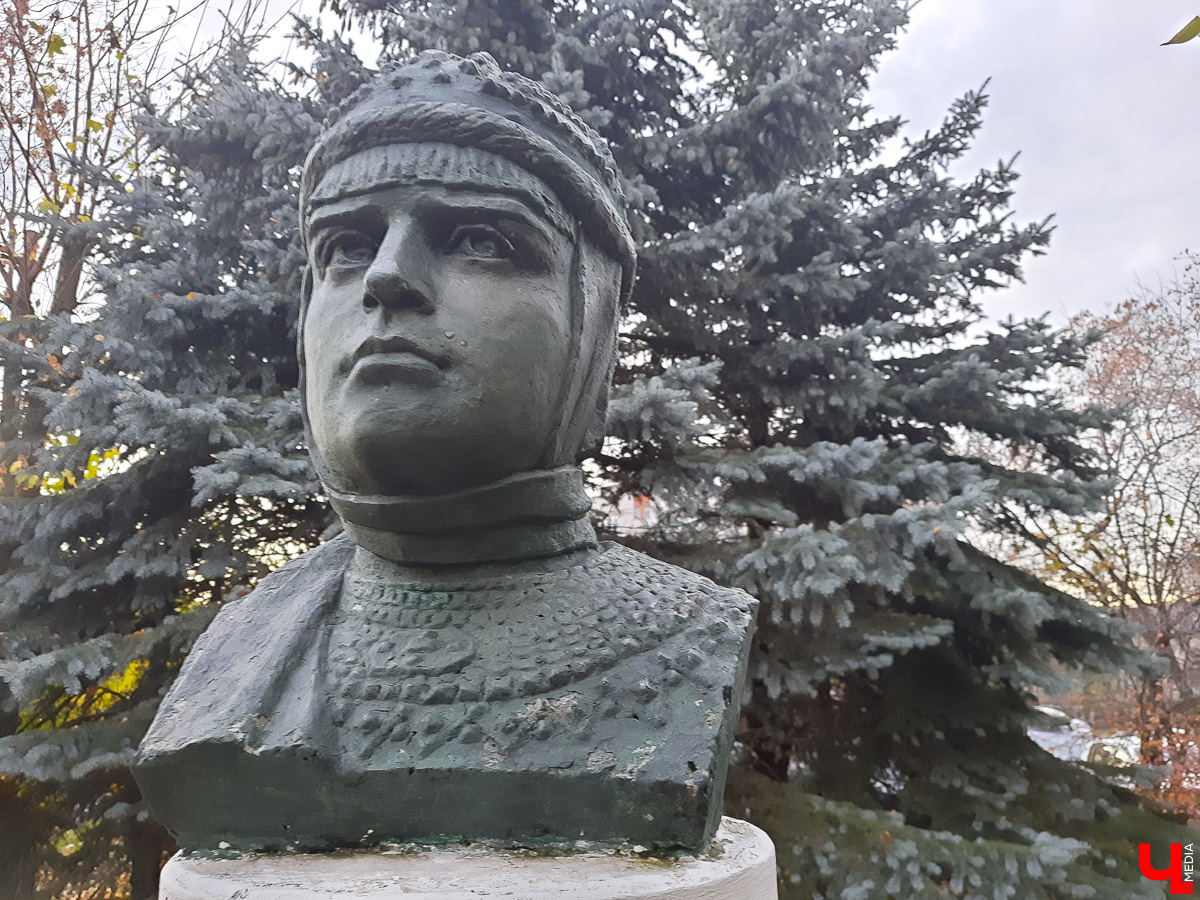 Прогулялись по улицам в центре Владимира. Большие и Малые Ременники помнят еще нашествие Батыя, поэтому есть что о них рассказать