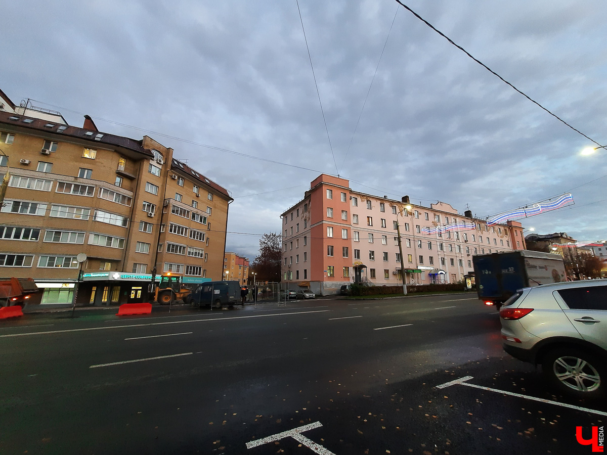 Прогулялись по улицам в центре Владимира. Большие и Малые Ременники помнят еще нашествие Батыя, поэтому есть что о них рассказать