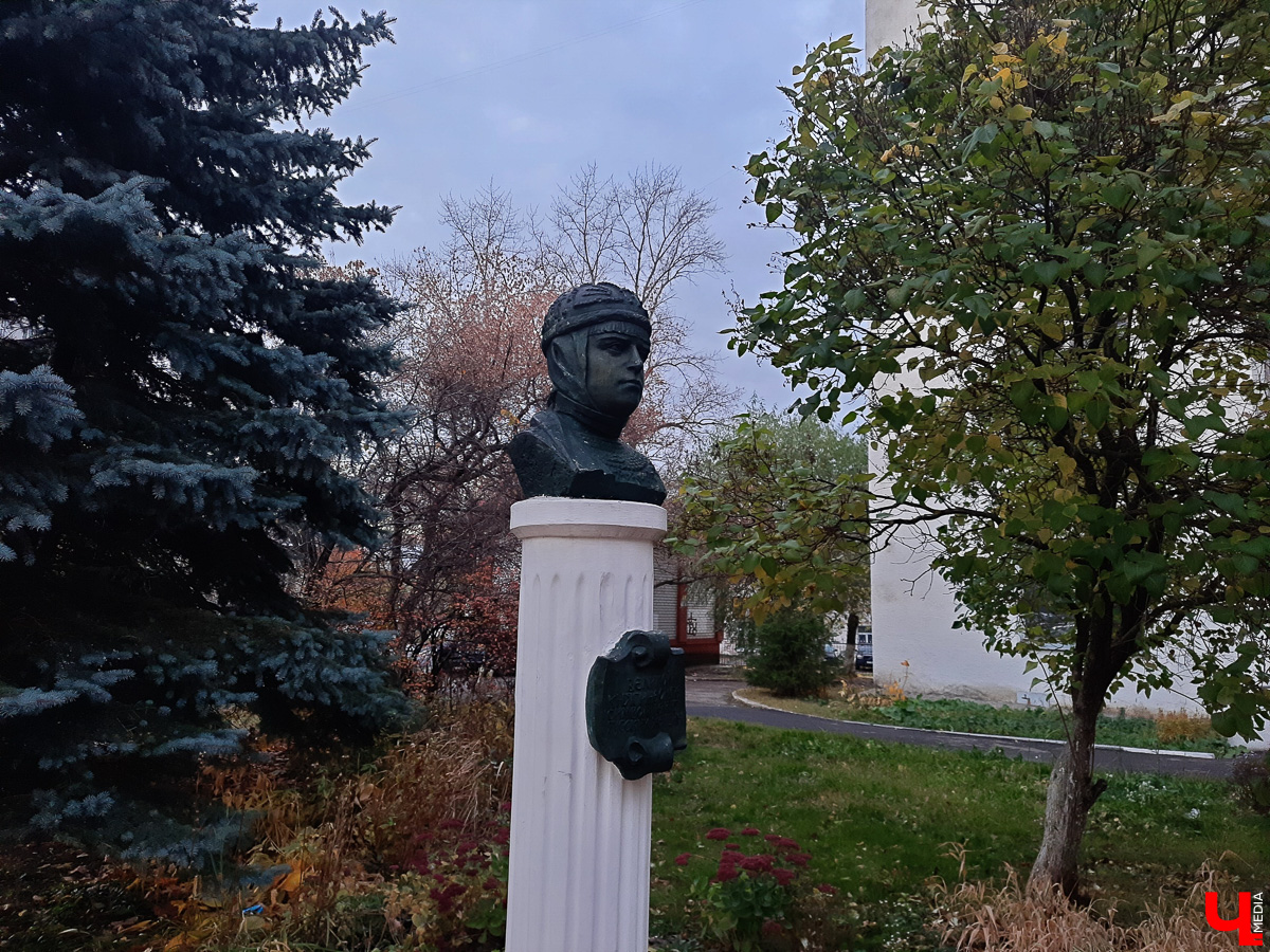 Прогулялись по улицам в центре Владимира. Большие и Малые Ременники помнят еще нашествие Батыя, поэтому есть что о них рассказать