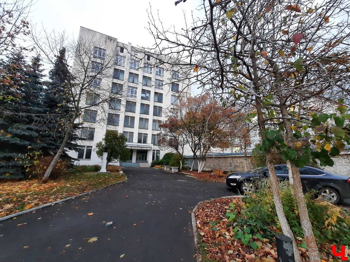 Прогулялись по улицам в центре Владимира. Большие и Малые Ременники помнят еще нашествие Батыя, поэтому есть что о них рассказать