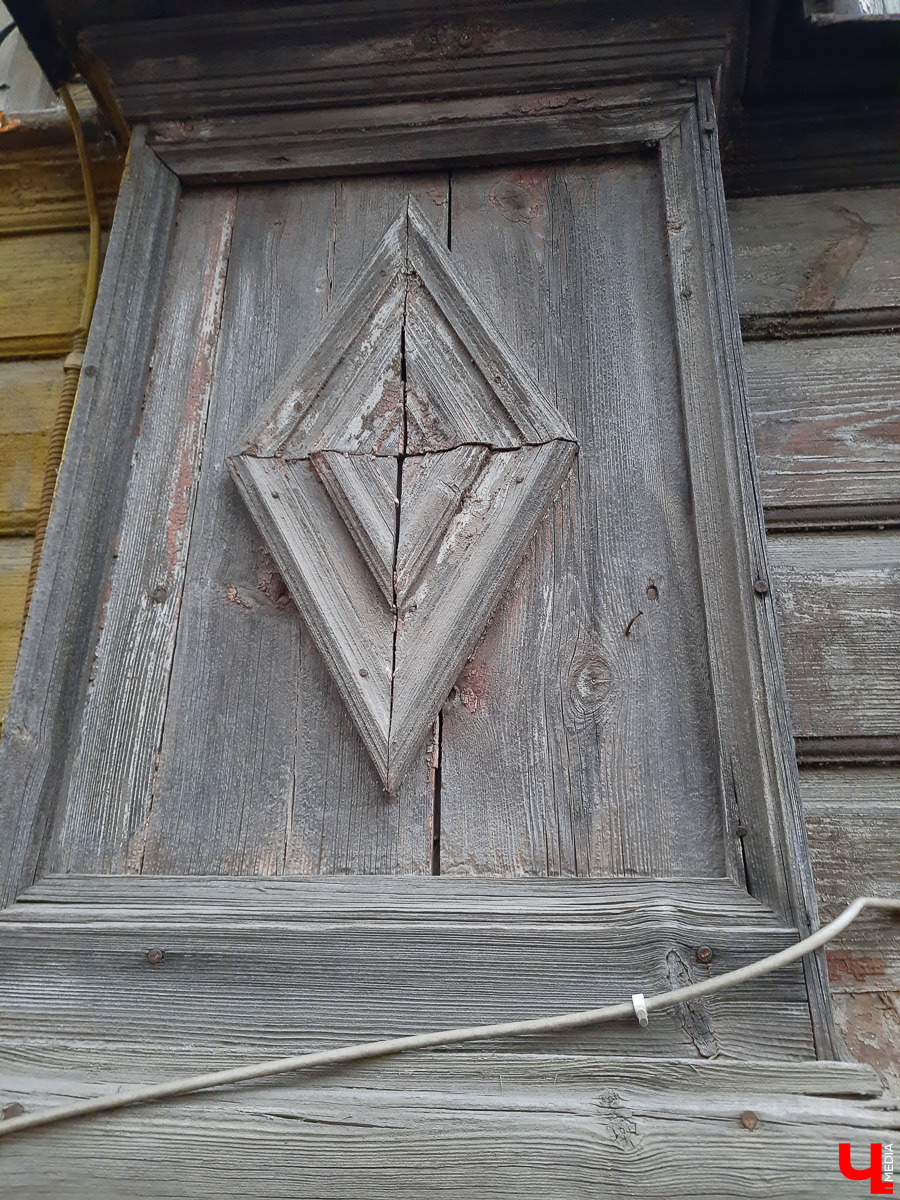 Прогулялись по улицам в центре Владимира. Большие и Малые Ременники помнят еще нашествие Батыя, поэтому есть что о них рассказать